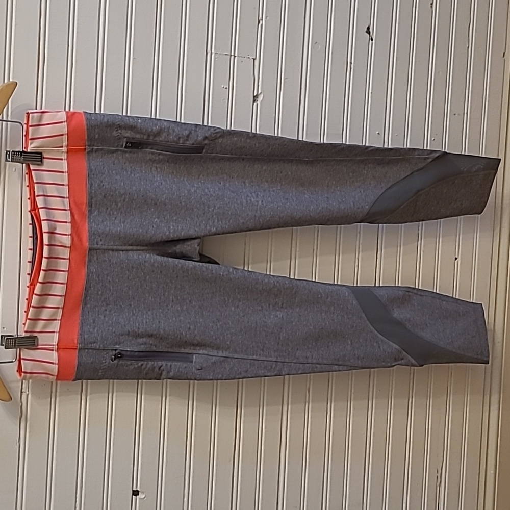 𝅺Lululemon Grey & Coral Run Inspire Tight - Size 10